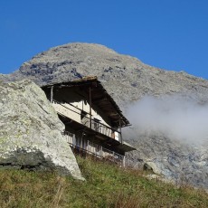 "Uia di Mondrone" se dviga nad gorsko vasjo Balme