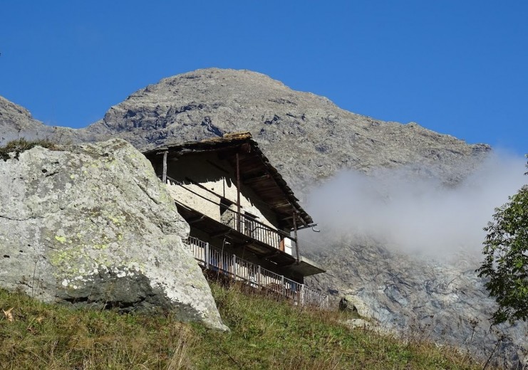 Die "Uia di Mondrone" überragt das kleine Bergsteigerdorf
