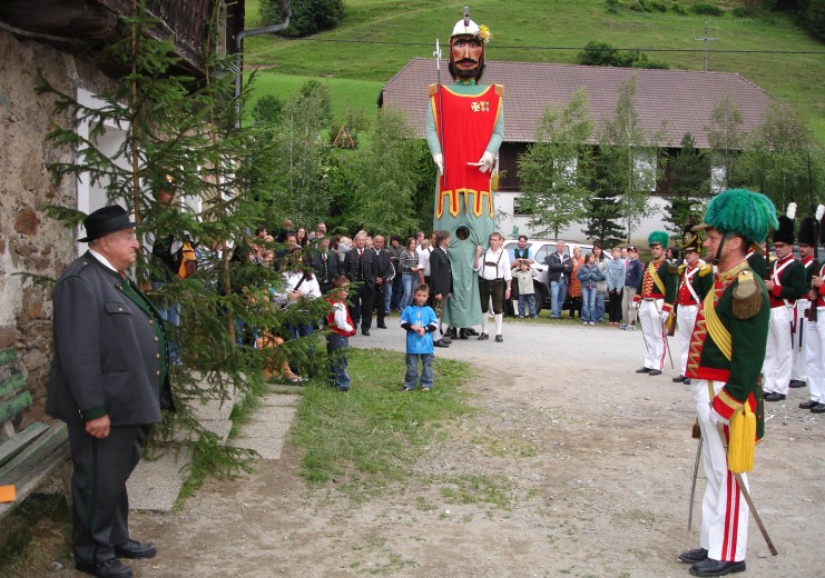Tradicionalna figura Samsona na festival Oswaldi