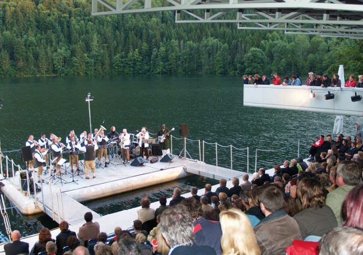 Koncert na odru na jezeru "Seebühne"