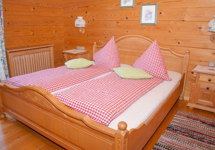 Schlafzimmer in der Ferienwohnung "Steinwand"